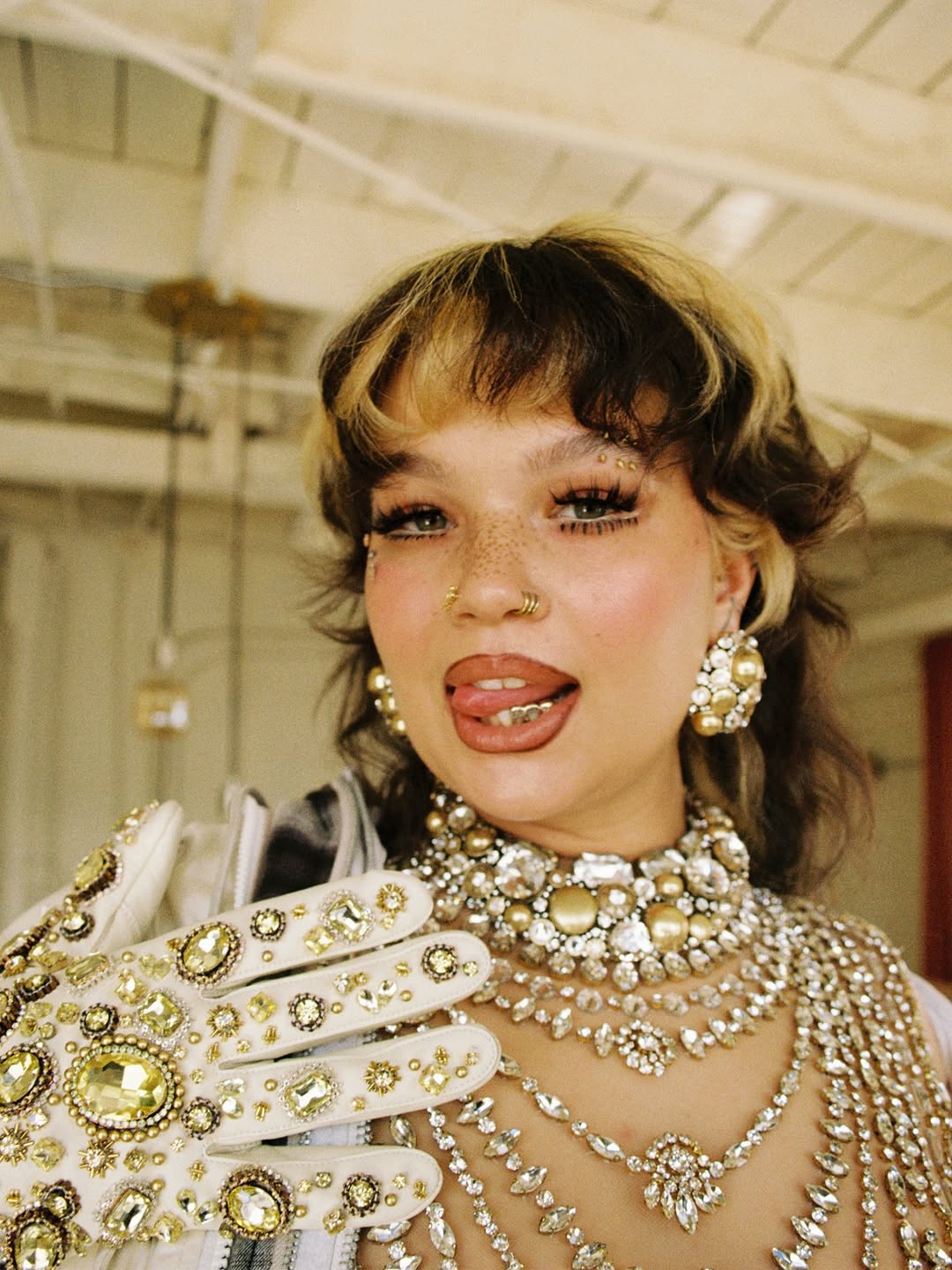 Lola Young wearing custom grillz by LOUD MOUTH LDN